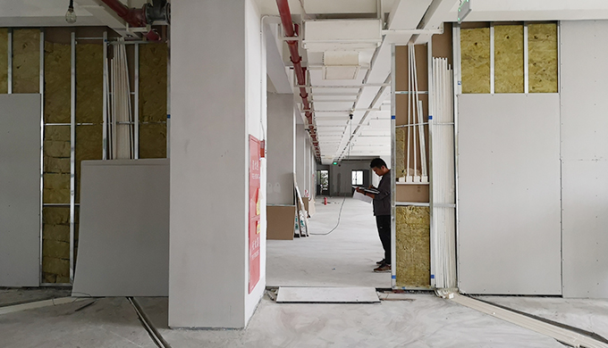 上海徐匯區(qū)漕河涇快倉辦公室裝修工地